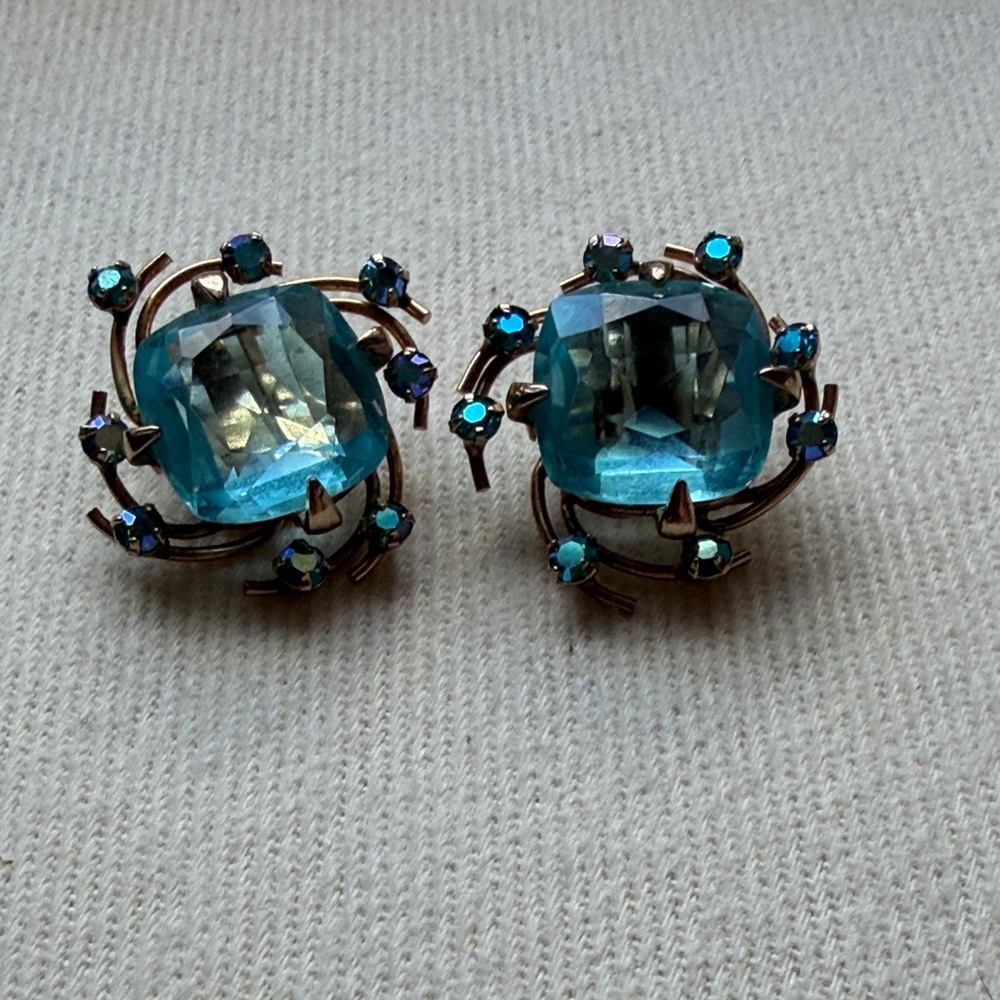 BERGERE VINTAGE Blue Crystal Cluster Clip-On Earrings - Women Jewelry